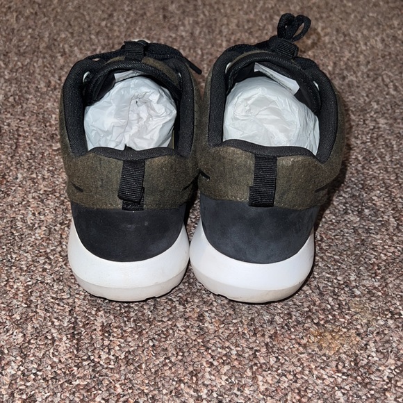 Nike shoes - Picture 3 of 6